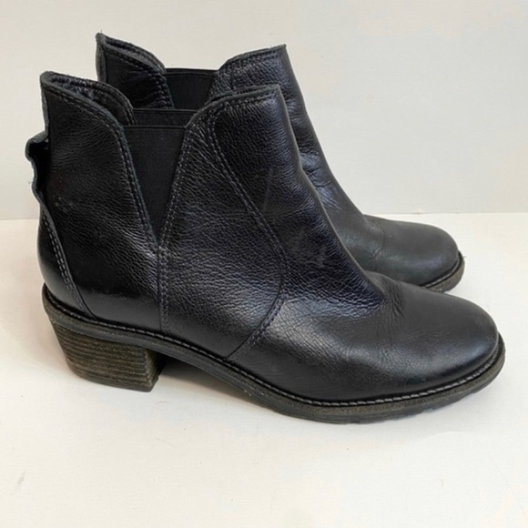 LL Bean Black Leather Slip On Heeled Chelsea Ankle
Boots - Picture 1 of 8